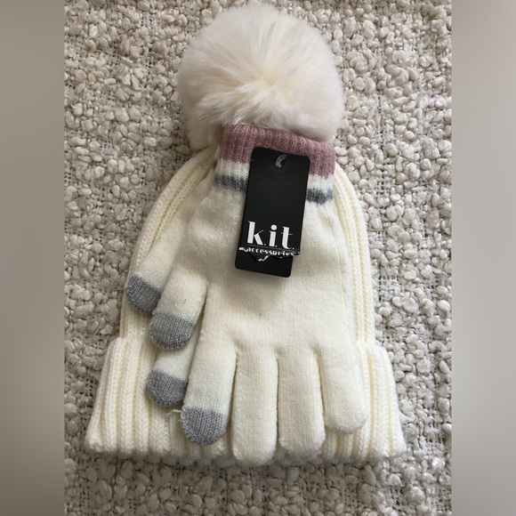 New with tags Toque and Gloves set - Picture 3 of 3
